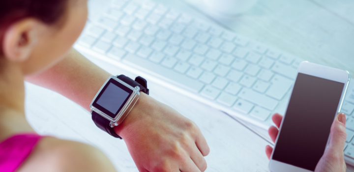 Betst time tracking apps for small business on a wristwatch that girl sees