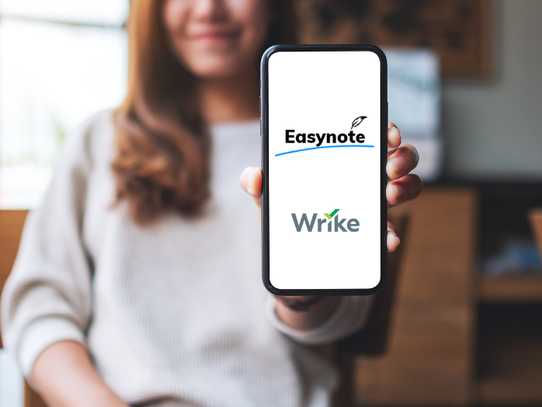 young businesswoman holding a easynote vs wrie written on her phone showing the comparison between the two tools